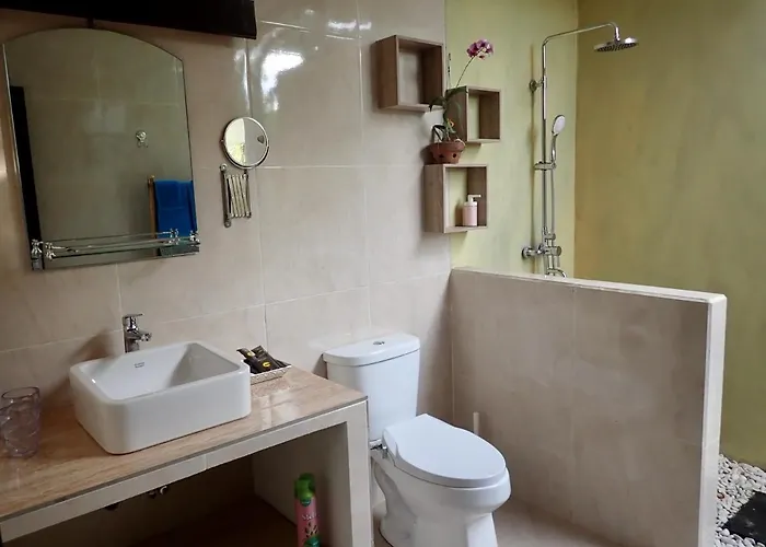 Wonder Dive Bali Villa's 酒店 图兰奔