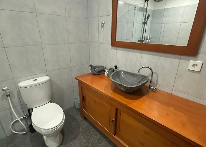 Wonder Dive Bali Villa's 酒店 图兰奔